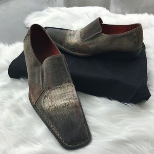 Robert Wayne Distressed Demin Slip On.